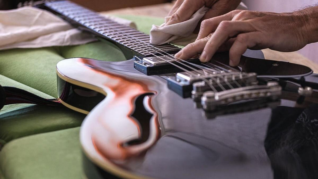 Refinish the guitar using Fastplus abrasives