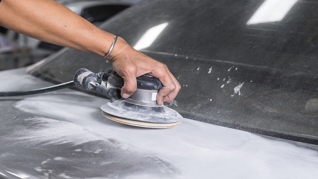 Sand the car surface with mechine sander