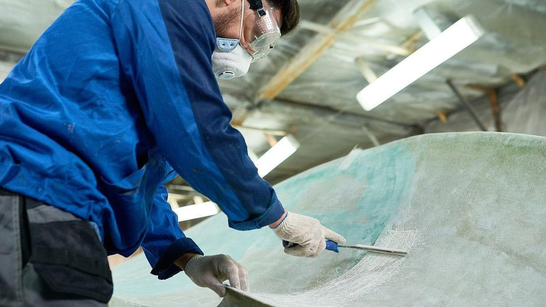 Wie man ein Fiberglasboot nass schleift